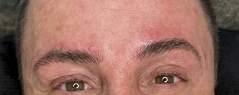 MALE BROWS: Augenbrauen direkt nach der Behandlung