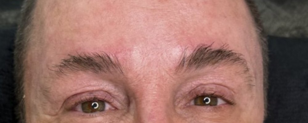 MALE BROWS: Augenbrauen vorher